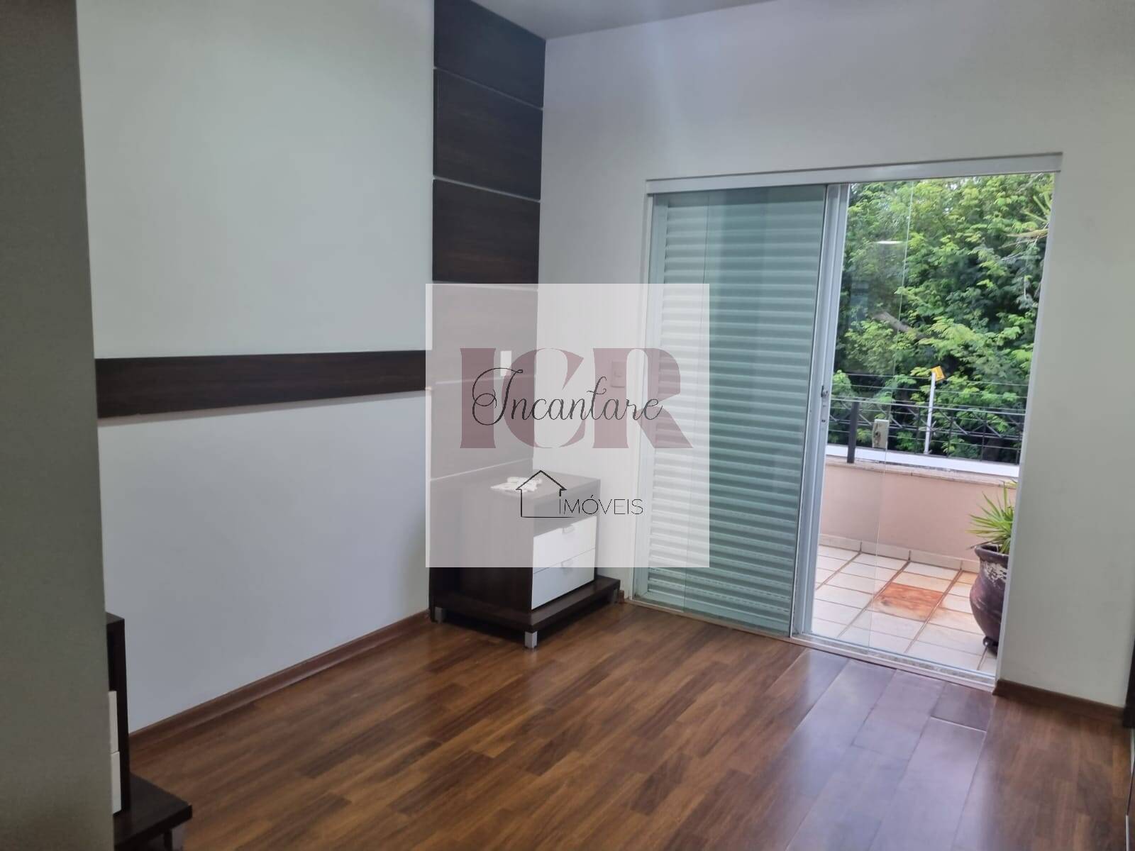 Casa de Condomínio à venda com 4 quartos, 245m² - Foto 3