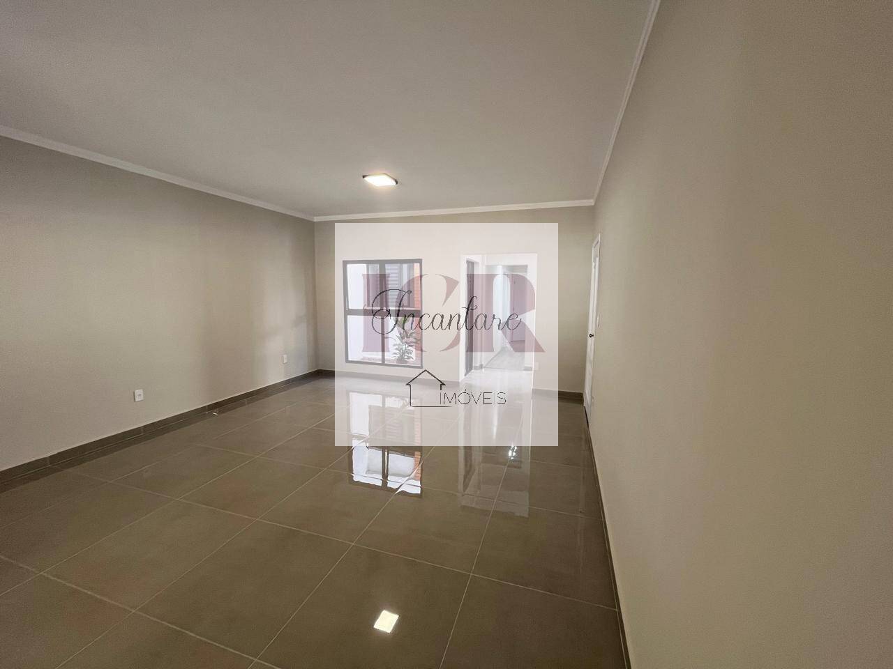 Casa à venda com 3 quartos, 141m² - Foto 1
