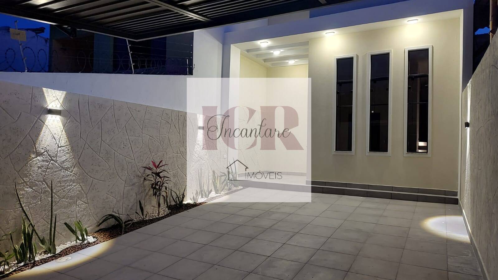 Casa à venda com 2 quartos, 70m² - Foto 4