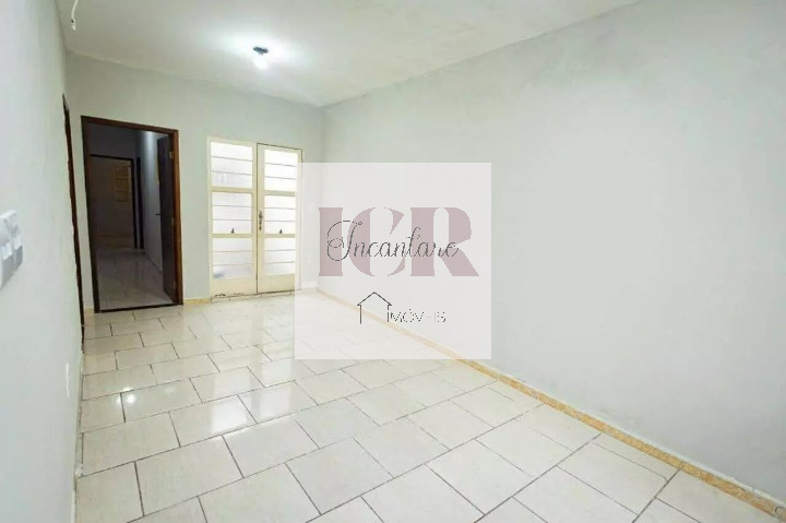 Casa à venda com 3 quartos, 129m² - Foto 1