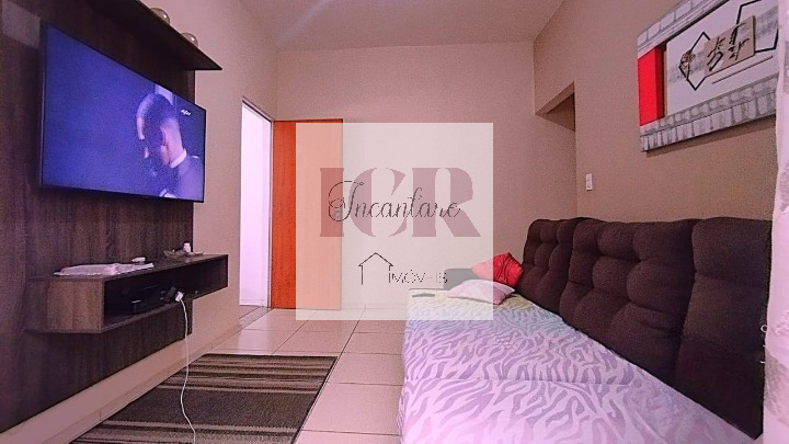 Casa à venda com 3 quartos, 162m² - Foto 1
