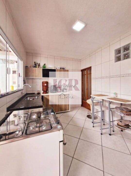 Casa à venda com 5 quartos, 190m² - Foto 5