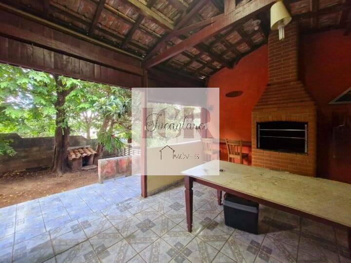 Casa à venda com 5 quartos, 190m² - Foto 1