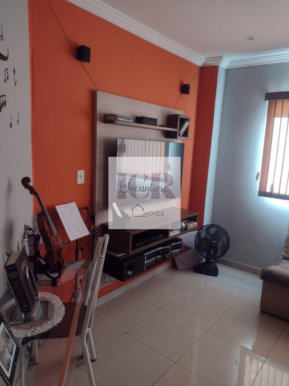 Casa à venda com 3 quartos, 84m² - Foto 1