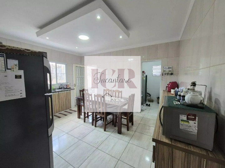 Casa à venda com 4 quartos, 290m² - Foto 1