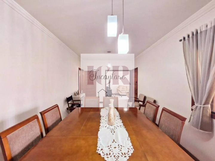 Casa à venda com 4 quartos, 210m² - Foto 3