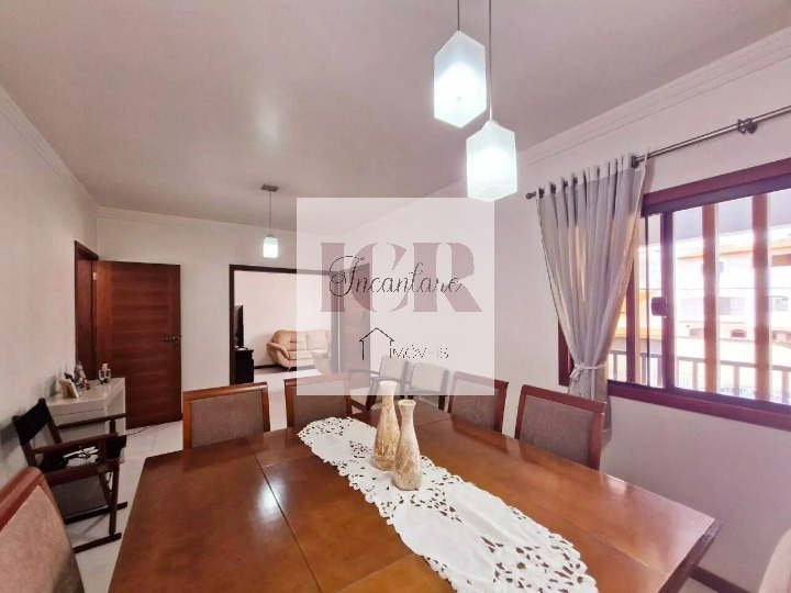 Casa à venda com 4 quartos, 210m² - Foto 2