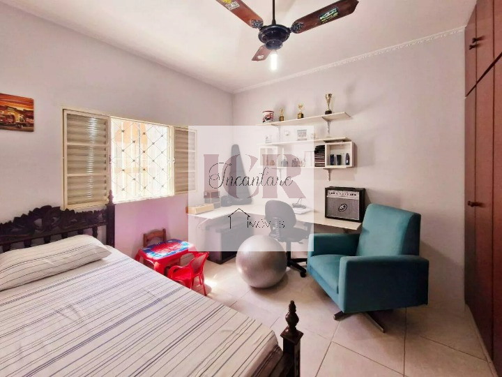 Casa à venda com 4 quartos, 210m² - Foto 18
