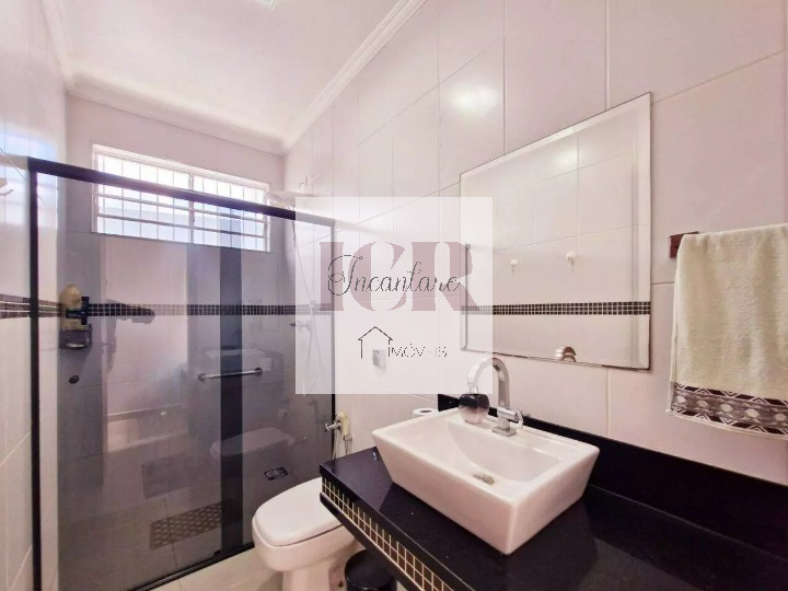 Casa à venda com 4 quartos, 210m² - Foto 17