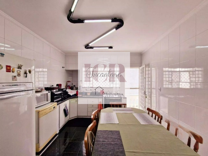 Casa à venda com 4 quartos, 210m² - Foto 9