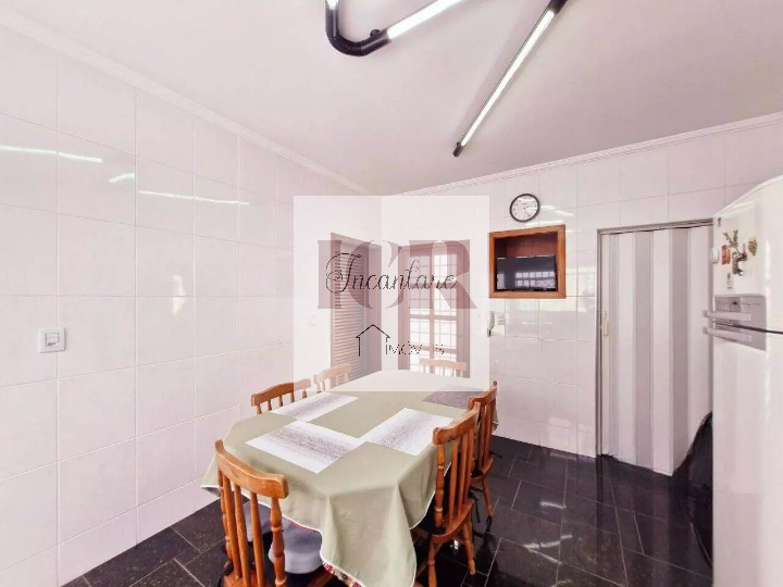 Casa à venda com 4 quartos, 210m² - Foto 21