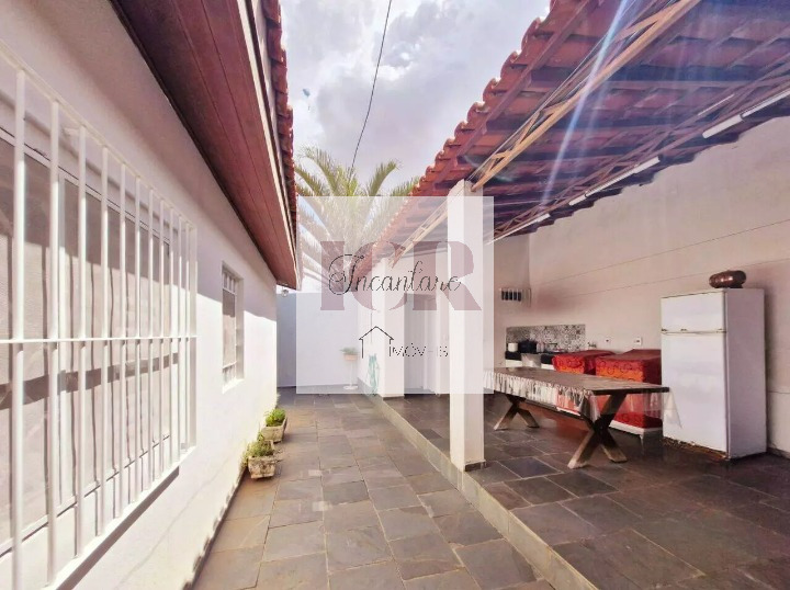 Casa à venda com 4 quartos, 210m² - Foto 24