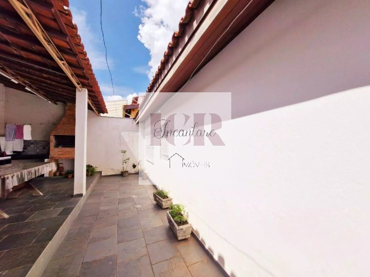 Casa à venda com 4 quartos, 210m² - Foto 26