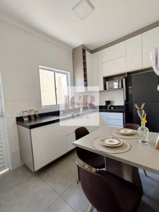Casa à venda com 2 quartos, 75m² - Foto 2