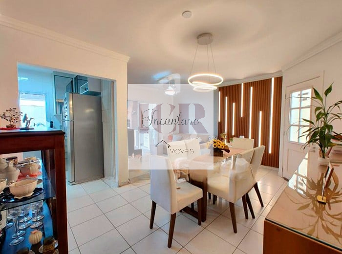 Casa à venda com 3 quartos, 112m² - Foto 1