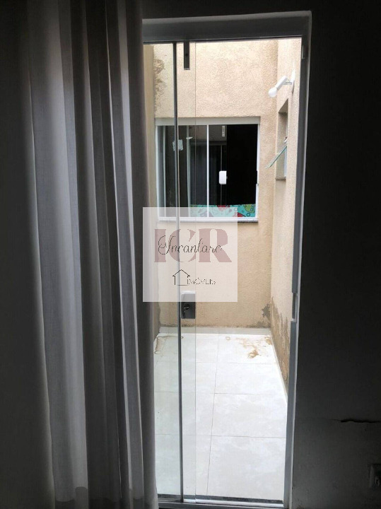 Casa à venda com 2 quartos, 60m² - Foto 2