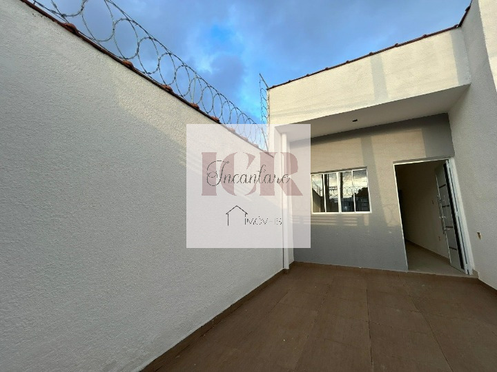 Casa à venda com 2 quartos, 58m² - Foto 1
